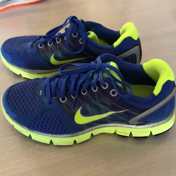 Woman’s running shoes - Picture 2 of 3